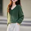 Suéter Versátil com Decote V da Moda Outono Inverno Nova Camisa Básica Tricotada Suéter de Lã Fleece Feminino Solto Plus Size
