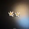 Pendientes de Esmalte Blooming Olive Vintage Lily Luster con un Toque Vintage