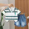 Moletom Listrado com Gola Polo de Manga Longa Tendência para Meninos Primavera e Outono 2025 Novo Conjunto de Tops Estilosos de Primavera para Crianças