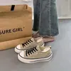 Tênis de Cadarço com Bico Redondo e Sola Grossa 2026 Novo Estilo Coreano Calçados de Lona Sapatos Casuais Esportivos para Mulheres em Estoque Atacado Respirável