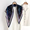 Lenço Triangular Estampado com Textura Desgastada Novo Estilo de Primavera, Lenço de Cabeça Multifuncional Versátil Anti-Amassado com Proteção Solar, Lenço de Seda de Alta Qualidade para Amarrar na Cintura