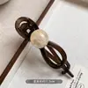 Presilha Torcida Elegante com Laço de Pérola Feminina 2025 Nova Presilha de Pinça de Uma Palavra de Alto Padrão Grampo de Cabelo com Design de Nicho da Moda