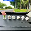 Novos Adornos Brancos de Cachorro Desenho Animado Fofo para Carro Decorações Criativas para Painel Interno de Carro Decorações de Navegação
