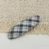 Pinza para el pelo de tela gris claro simple estilo coreano con un toque de alta gama, Pinza de cuadros elegante, Pinza para patillas laterales y Pasador