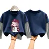 Camiseta de manga larga a rayas de algodón puro para niñas, estilo primavera y otoño, imitación de dos piezas, top de dibujos animados estiloso para niños mayores