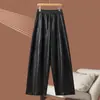 Foto real de los nuevos pantalones de cuero casual de cintura alta para adelgazar de otoño e invierno, pantalones de cuero suave de moda geniales para abuela, pantalones de pierna ancha tipo globo, pantalones para botas