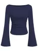 Camiseta sexy de cor sólida com decote canoa e manga sino, estilo europeu e americano, para mulheres, coleção de outono de 2026, corte justo, plissada, top de manga longa que afina