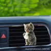 Producto Nuevo Transfronterizo Acrílico Plano 2D Gato Lindo Clip Decorativo para Salida de Aire del Coche Adornos de Purificación de Aire para Coche