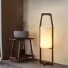 Elegante luminária de chão nova em estilo chinês, design retrô, adequada para salas de estar em hotéis boutique, salas de chá Zen e espaços de arte, apresentando uma estética Wabi-Sabi e artesanato em madeira.