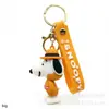 Llavero de Dibujos Animados Snoopy Charlie Colgante de Muñeco Grande Merchandising de Anime Colgante de Snoopy Llavero de Coche