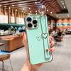 Pulseira de pulso oca galvanizada com amor para iPhone15promax Apple 16/11/14 capa protetora macia