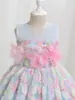 Vestido infantil, vestido de princesa, estilo fino de verão, design de pétalas tridimensional, saia de tule rodada, adequado para meninas pequenas, daminhas de honra e artistas.