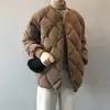 Jaqueta Acolchoada de Algodão Nova para Inverno 2025 para Mulheres, Jaqueta Acolchoada Solta com Gola Redonda e Enchimento de Penas, Jaqueta Acolchoada de Algodão Curta Estilo Preppy para Pessoas Baixas