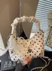 2026 Nuevo Modelo Bolsa Suave y Ligera de Puntos Ola de Nube para Mujer, Estilo Coreano Nicho de Alto Valor Casual Simple Bolso de Hombro o Axila