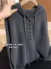 Suéter tejido gris con capucha y manga larga para mujer, nuevo estilo de otoño, top suéter casual y moderno de corte ajustado A13826
