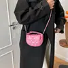 Bolso de Nicho Francés para Mujer 2025 Nuevo Color Puro Bolso Luna Bordado Acolchado Cadena de Hilo Bolso Cruzado para Mujer