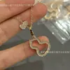 Colar Exclusivo V Gold葫芦 Qilin Wulu Tamanho Médio Madrepérola Branca Ágata Vermelha Banhado a Ouro Rosa 18K Precisão CNC