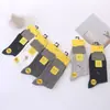 Nuevos Calcetines de Algodón para Hombre de Negocios de Caña Media para Otoño e Invierno con Letras, Calcetines de Algodón Peinado Casual Sencillos Sin Costuras que Absorben el Sudor