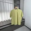 Nuevo top de verano para hombre de moda, color amarillo verdoso claro, manga corta raglán, con costuras curvas de contraste, corte holgado, cuello redondo, casual y versátil