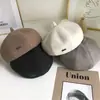 Nuevo gorro boina de lana con letra, sombrero de pintor moderno, cómodo y cálido para otoño e invierno, gorra retro artística para mujer con un ambiente artístico