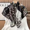 Pañuelo cuadrado de terciopelo de doble cara, dos tonos, estampado de leopardo, de alta gama, vintage de los 90, chal cálido para mujer, pañuelo de cuello de lujo ligero