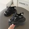 Zapatos de Malla Transpirables tipo "Dad Shoes" para Niños 2026 Primavera Nuevos Estilo Coreano Ligeros de Moda Deportivos para Niñas Venta al por Mayor