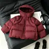 Ropa de Algodón de Invierno 2026 Estilo Coreano Top para Niños Chaqueta Cálida Engrosada Nuevo Estilo con Capucha Ropa de Algodón de Color Liso Elegante