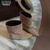 Versión de piel de oveja~Nuevas botas de moda de punta ancha para otoño e invierno para mujer, elegantes y con estilo, con aumento interno de altura, botines de media pantorrilla