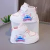 Zapatillas para Niñas 2026 Primavera y Otoño Nuevos Estilo de Dibujos Animados Lindos Zapatos para Niños Pequeños Suela Suave Versátiles Zapatos Blancos para Niños
