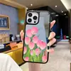 Funda protectora de espejo de tulipán de dibujos animados rosa más vendida de Amazon para iPhone 17 Pro con agujeros grandes y bordes negros