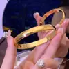 Joia Antiga de Ouro Arco Superfície Brilhante Fivela de Bênção Pulseira Sólida Anel Liso Pulseira Versátil de Alta Qualidade Duradoura