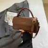 Bolso Retro Pequeño Bolso de Mujer 2025 Nueva Moda Otoño e Invierno Bolso Bandolera de Hombro Único Bolso Satchel de Mujer de Alta Gama Bolso Cuadrado Pequeño