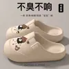 Tamancos de calçar de verão para exterior, sandálias fechadas fofas com desenhos animados para mulheres, novo modelo 2026, chinelos antiderrapantes para mulheres