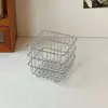 Cesta de armazenamento INS em aço inoxidável para uso doméstico, cesta quadrada simples de ferro para armazenamento de itens diversos na mesa, cesta organizadora de cosméticos