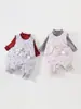 Mono Ligero de Plumón Estilo Coreano 3D Conejito Lindo Bebé 2026 Nuevo Estilo Otoño/Invierno para Niñas con Lindo Estampado Floral y Pantalones Cálidos de Plumón