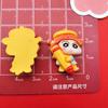 Lápiz Brillante de Dibujos Animados Vestido Cruzado Xiaoxin Kuikui Accesorios de Resina Adorno para el Cabello DIY Pasador Funda para Teléfono Móvil Joyería Imán para Refrigerador