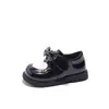 Sapatos de couro de outono para meninas 2026 nova moda sapatinhos de princesa com laço de coração para bebês e crianças pequenas sapatos casuais estilosos