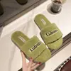 Moda Europea de Moda Nuevas Pantuflas Primavera y Verano 2025 Pantuflas Peludas de Felpa para Mujer Zapatos Peludos de Suela Gruesa para Exteriores y Hogar