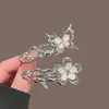 Pinza para el pelo de flecos de alta gama estilo Ins, pinza de pico de pato, moderna y simple, elegante diseño de mariposa y flor, pinza lateral de aleación de plata