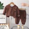 Conjunto de Roupa para Meninos Primavera e Outono 2026 Novo Estilo Menino Primavera Casual Estampa de Letras Ombro Caído Manga Longa Conjunto de Duas Peças para Bebês e Crianças Pequenas