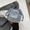 Bolsos Pequeños de Cadena Populares de Este Año para Mujer 2025 Nuevo Diseño de Primavera y Verano de Nicho Bolso Cruzado Popular Bolso Cubo con Cordón