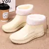 Botas de lluvia de suela gruesa para mujer, impermeables, antideslizantes y duraderas; botines de lluvia cortos de suela gruesa para hombre a la moda; zapatos de trabajo para cocina