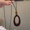 Estilo Harajuku ~ Collar con Colgante Ovalado Cortado en Cuerda de Cuero Negro para Mujer 2025 Nuevo Diseño de Nicho Cadena para Suéter Estilo Étnico
