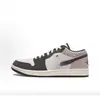 Zapatillas transfronterizas AJ1 puras originales de Putian, zapatillas de baloncesto de caña baja para hombre y mujer, diseño de panda blanco y negro, patrón de rayo, estilo de pareja, Jordan 1 con el icónico logo "swoosh"
