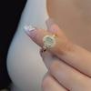 Brincos de Argola Redondos de Pedra Preciosa Imitando Calcedônia Transparente como Gelo Luar Branco Yingying para Mulheres, Nicho de Luxo Leve High-End Brincos Lichia Transparentes como Gelo