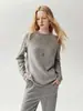 Suéter de cachemira nuevo, de corte relajado, cuello redondo y manga raglán para mujer, un suéter de lana versátil perfecto para usar en capas en otoño e invierno.