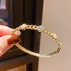 Pulseira Interligada Flor Geométrica Corrente com Zircônia Banhada a Ouro 14K Real, Luxo Leve, Alta Qualidade, Vintage, Joia de Mão Versátil para Mulheres