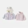 Abrigo para Niña Otoño 2026 Nuevo Estilo Abrigo Infantil Tres Formas de Usar Ropa Suave de Otoño Ropa para Bebé Niña Estilo Otoño/Invierno Conjunto de Dos Piezas