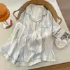 Pijama de Algodão Nuvem para Mulheres, Verão Fino de Manga Curta com Shorts, Conjunto Casual Doce com Listras de Tinta para Casa que Pode Ser Usado Fora