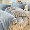 Juego de ropa de cama de cuatro piezas de terciopelo de leche de invierno, cálido y con forro polar, estilo princesa con ribete de encaje, funda de edredón de forro polar coral, sábana bajera y faldón de cama